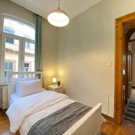 Building Near Galata Tower With Great View In Beyoglu Apartment *